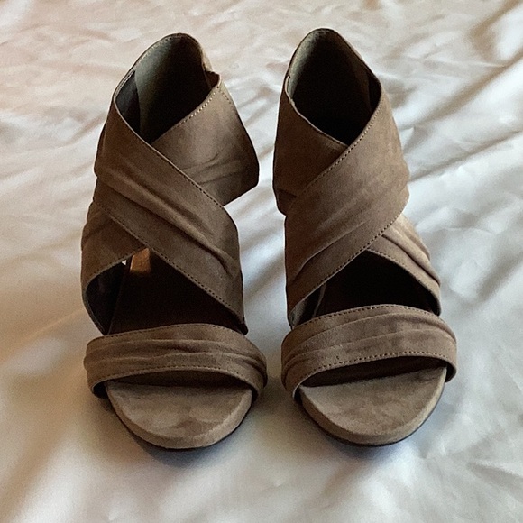 Nine West Suede Heels in Tan Size 8 - Picture 2 of 8